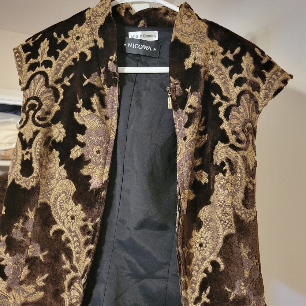 Woman's vest, size 10